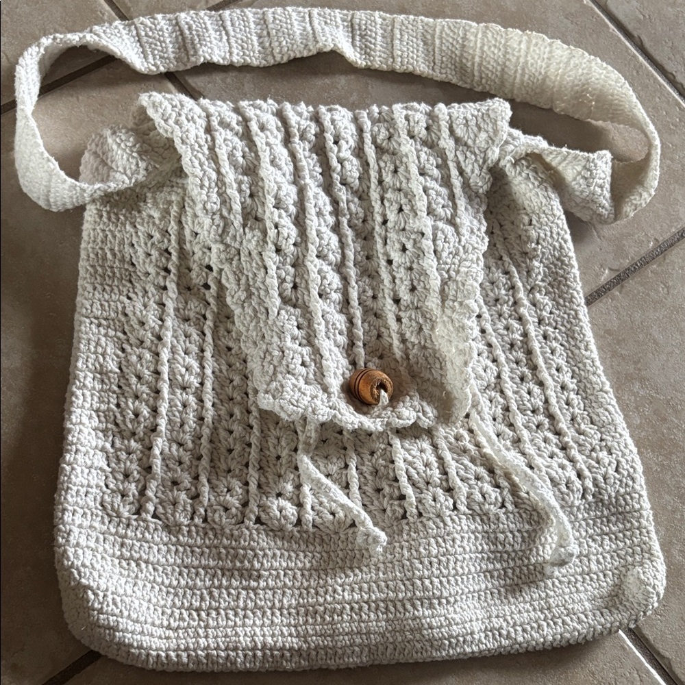 Crochet white/cream tone Shoulder Bag with Wooden Button